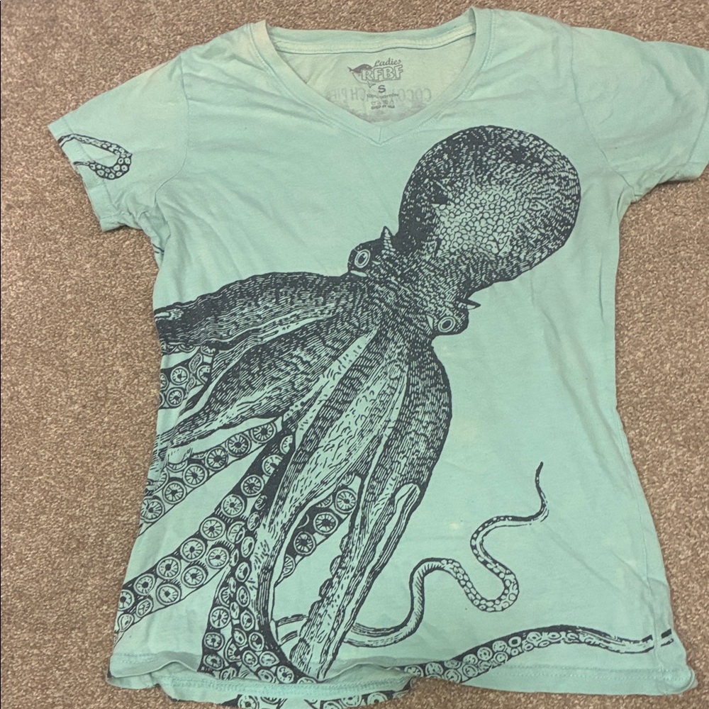 Octopus Graphic V-Neck Tee in Seafoam Green - Ladies